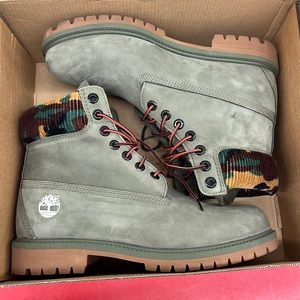 Men’s Leather Suede Timberland Camo Boots Size 8.5 w/ Box
